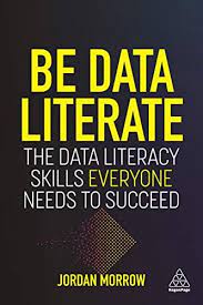 עטיפת ספר "Be Data Literate" עם כותרת ומחבר. רקע כהה עם טקסט צהוב.